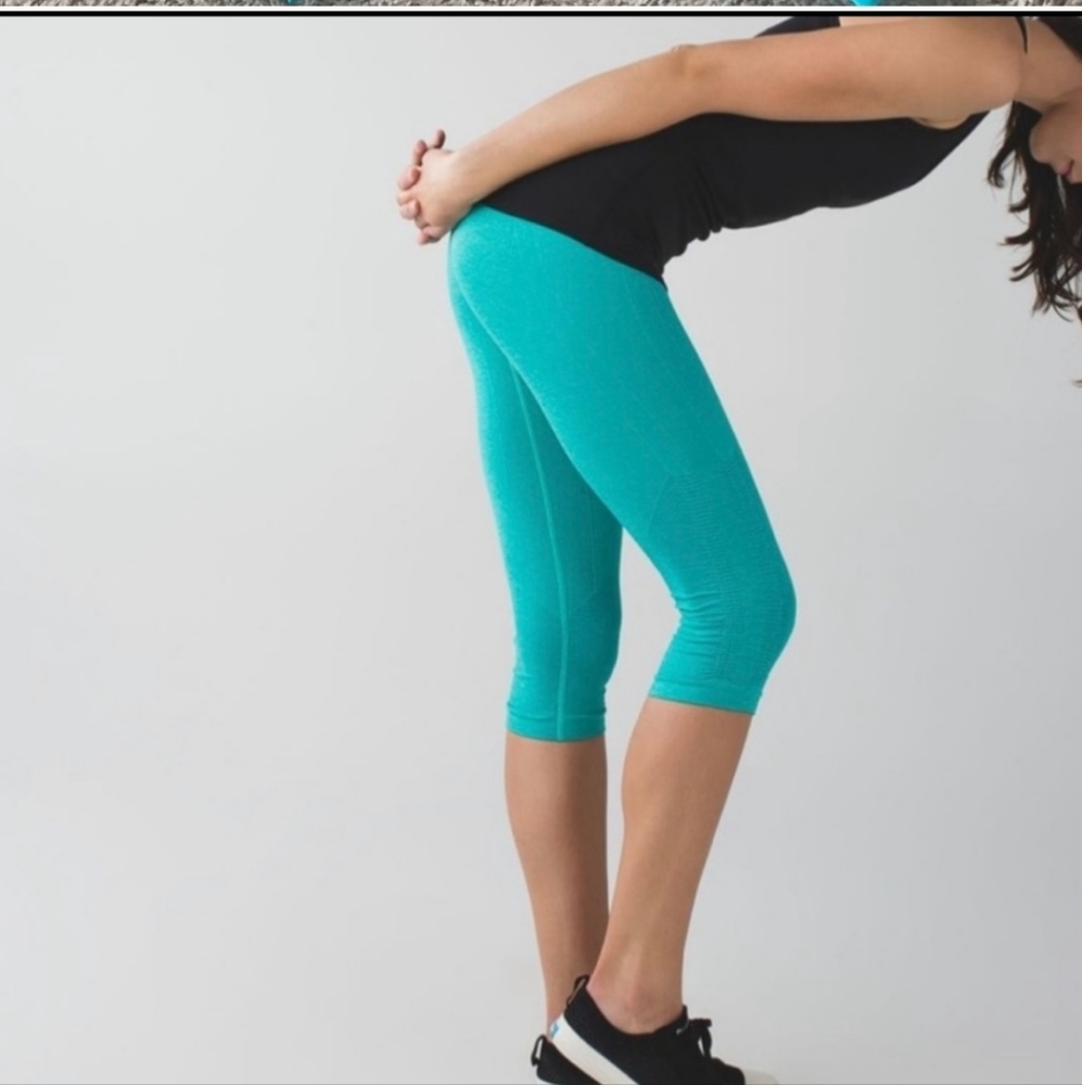 Lululemon In The Flow Crop II Heathered Blue Tropics Size 8